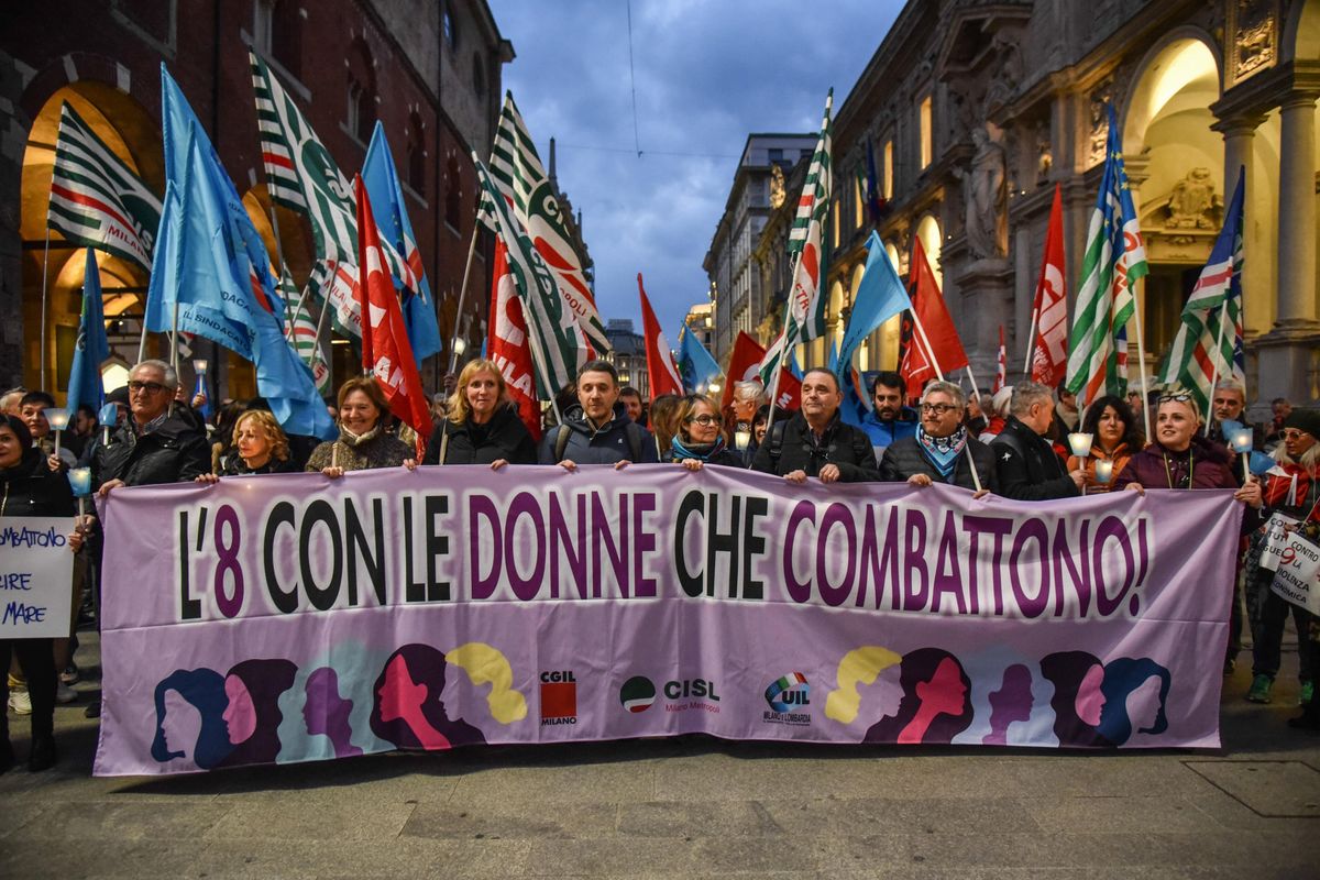 Finitela con la balla dell’uomo tonto. Alla donna serve il cervello maschile