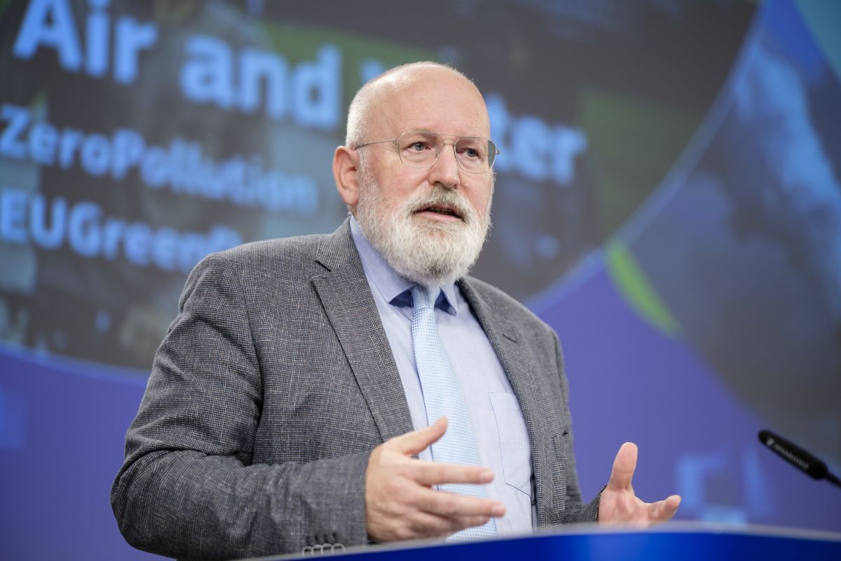 Decisioni sui migranti, battaglia notturna