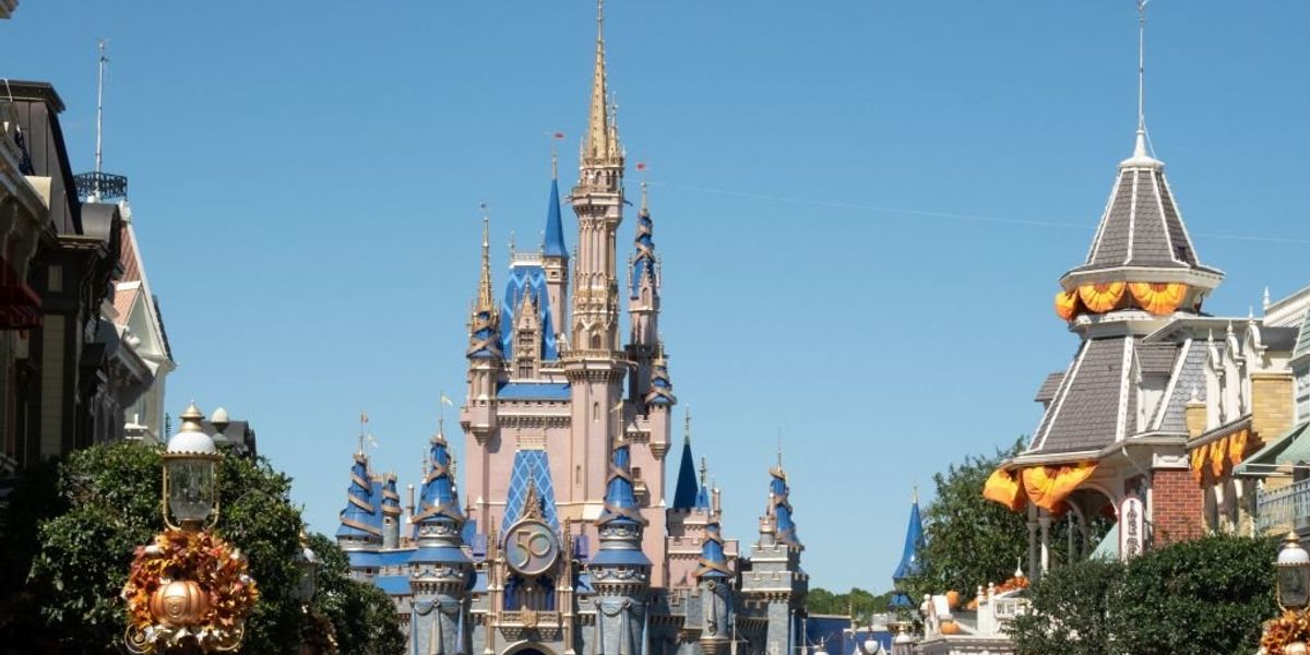 NextImg:Disney World employees to get huge pay raise