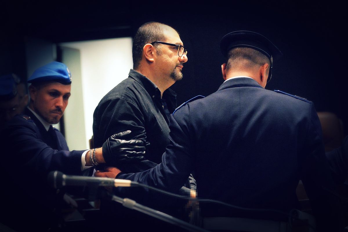 Il ricatto di Cospito: «Via il 41 bis ai boss e inizio a mangiare»