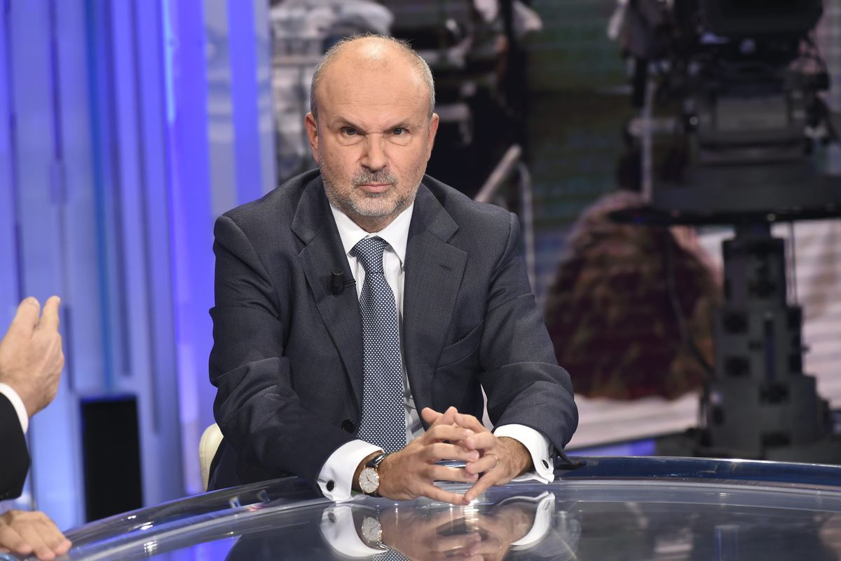 Nuovo piano vaccini senza Speranza: lode agli obblighi e dubbiosi schedati