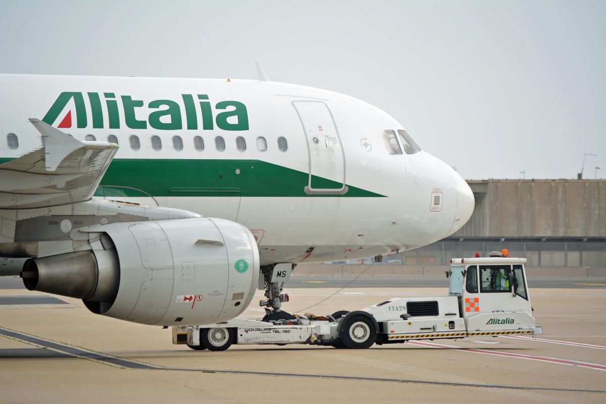 «Il prestito ad Alitalia era illegale». Ma con Berlino e Parigi l’Ue non fiatò