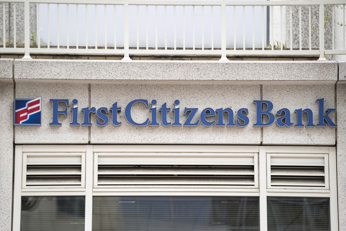 La Silicon Valley trova un compratore. Banche in fiducia corrono in Borsa