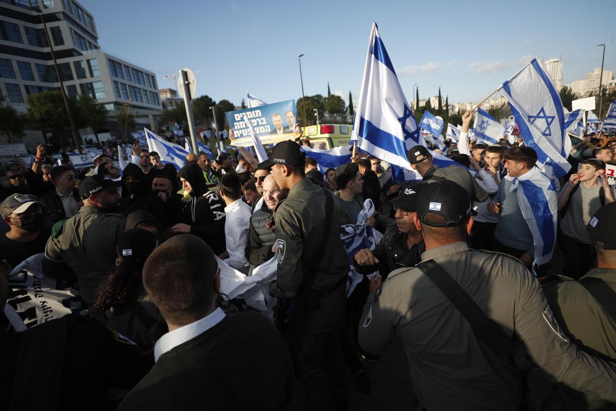 Netanyahu rallenta per le proteste: rinviata la riforma della giustizia