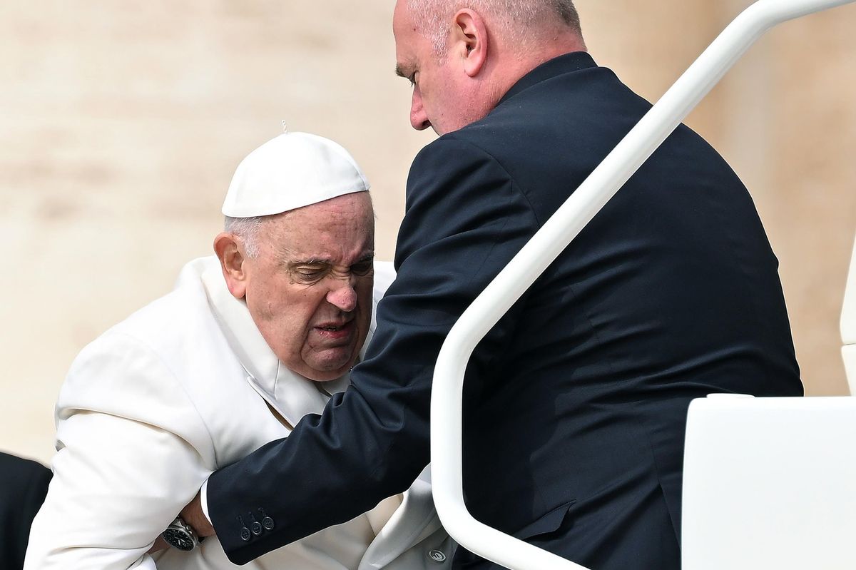 Problemi respiratori: ricoverato Bergoglio