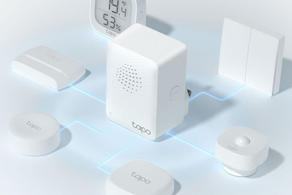 a photo of Tapo Smart Home hub and sensors