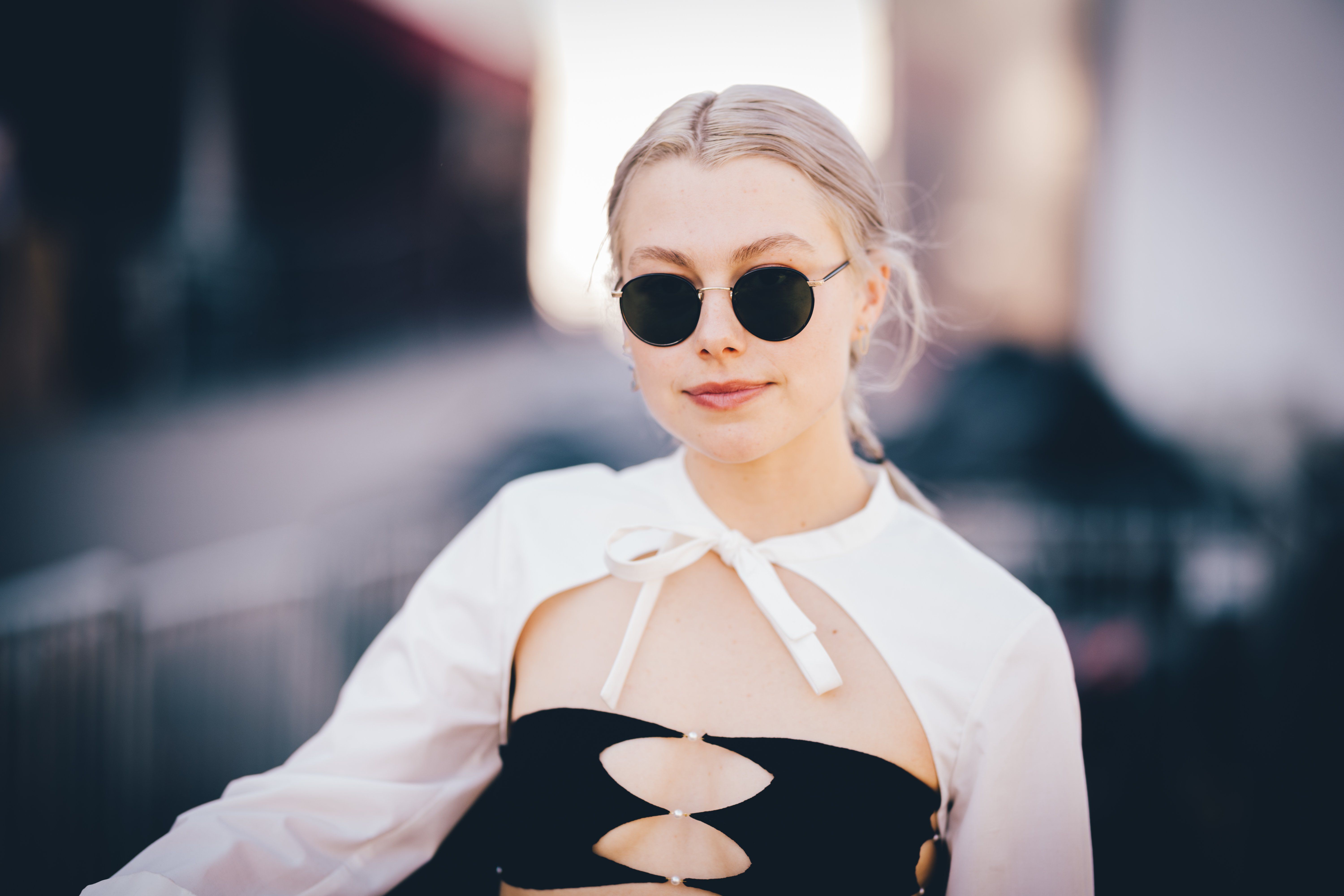 Phoebe Bridgers Calls Out Toxic Fans Over Harassment pic picture