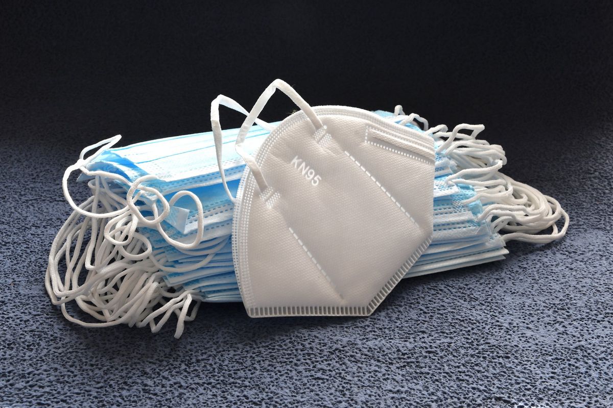 Cosche in Lombardia, affari anche col virus. Escort in cambio di test e mascherine