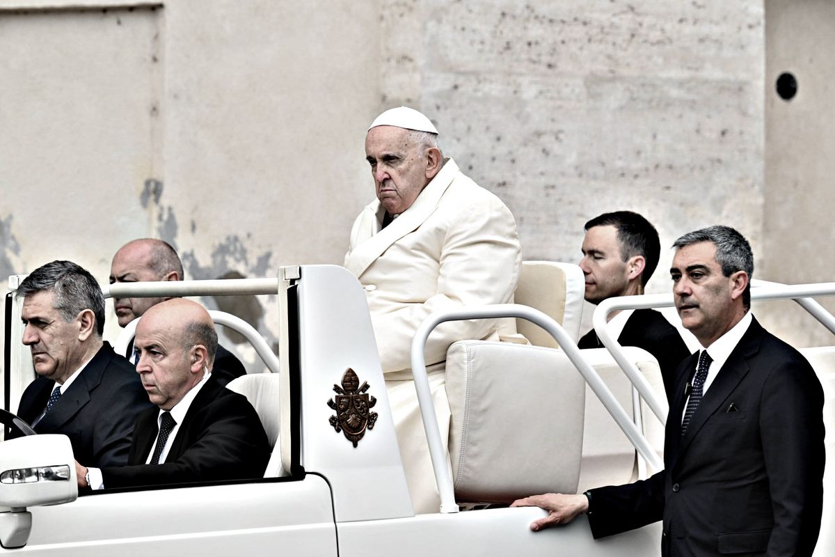 Il Papa già oggi in piazza San Pietro. Ma confessa: «Ho visto la morte»