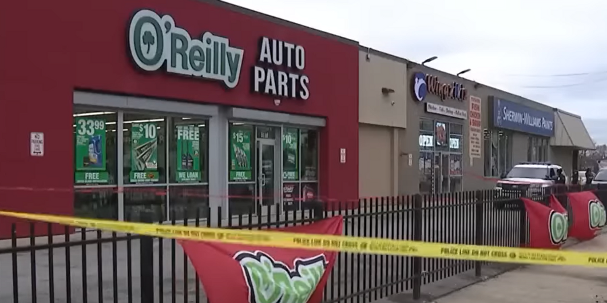 NextImg:Would-be robber attempts stickup of Chicago auto parts store, manager shoots him dead: Police