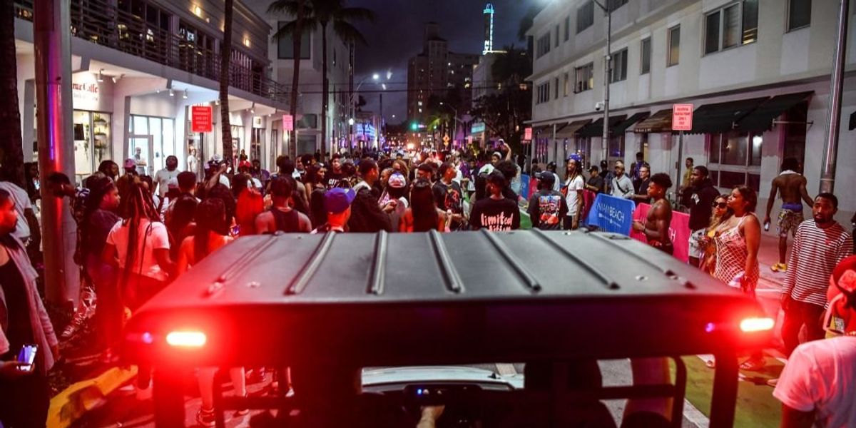 NextImg:Miami Beach declares state of emergency, imposes curfew after fatal shootings, 'stampedes' during spring break