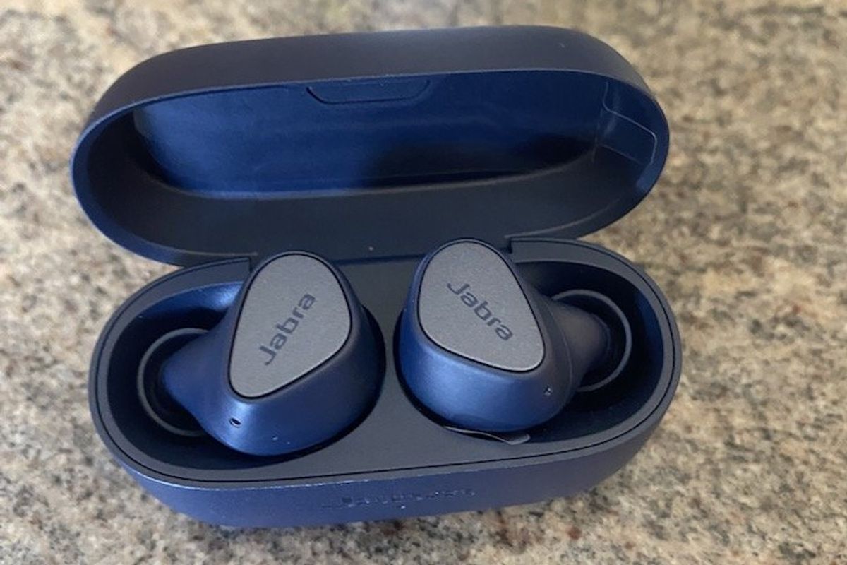 a photo of Jabra Elite 4 earbuds in their wireless charging case