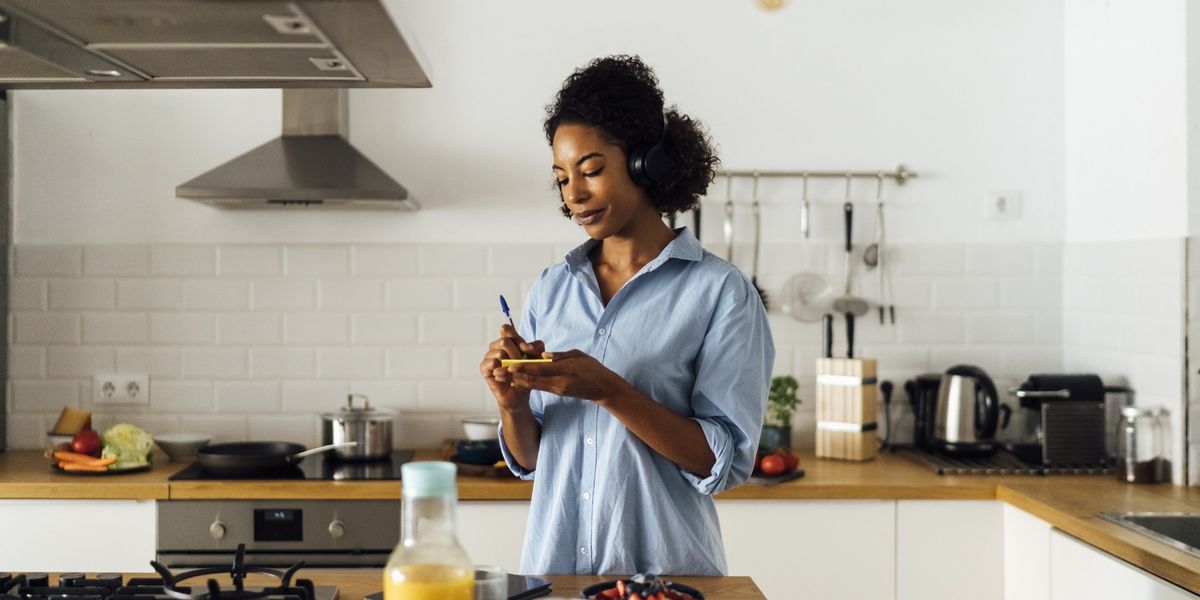 We Asked A Dietitian How To Reduce Bloating The Healthy Way