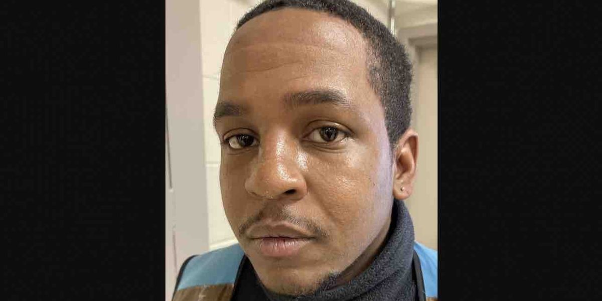 NextImg:Students reportedly fight man who tries to kidnap middle-schooler at bus stop. Courageous kids praised for 'standing up for each other.'