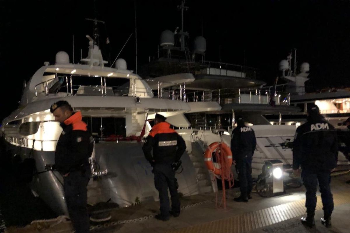 La Guardia di finanza: congelati 2 miliardi di euro a 23 oligarchi