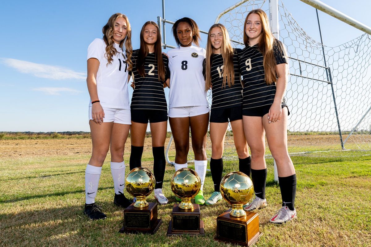 LACE UP: 5A Girls Soccer repping H-Town in Rd. 1 of UIL Playoffs