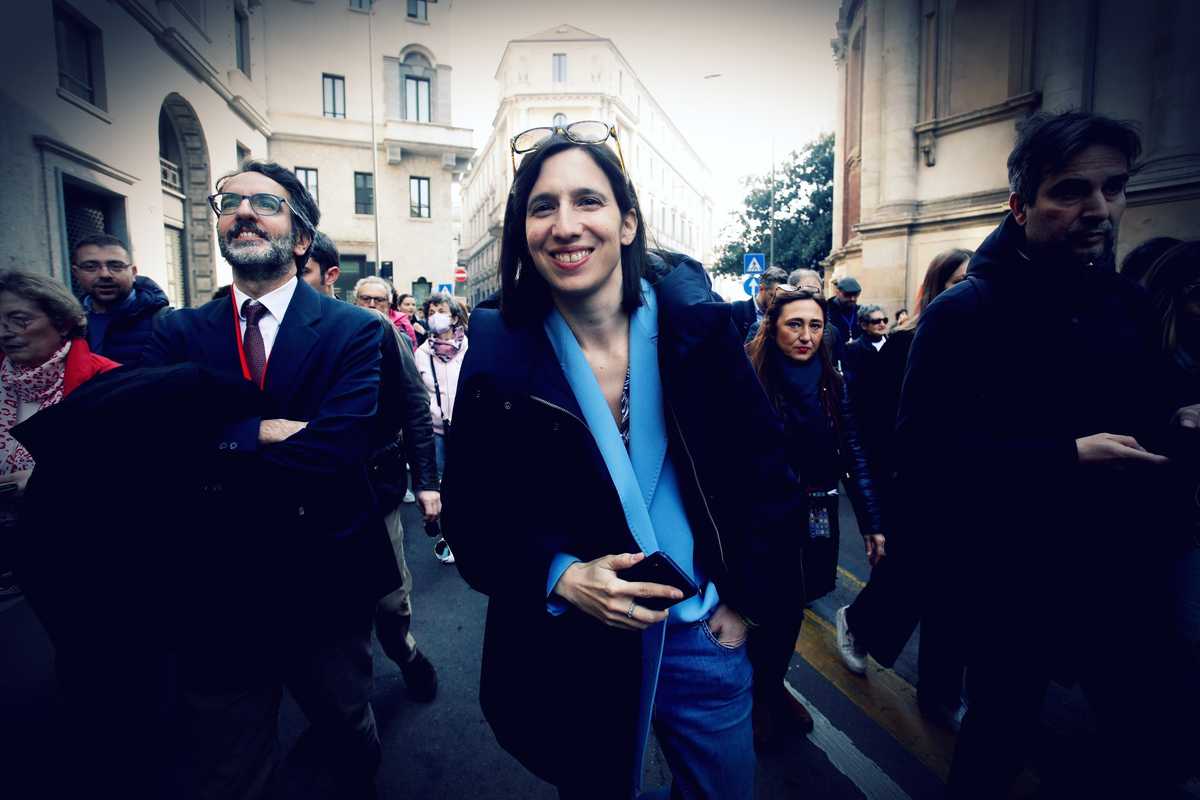 Grana utero in affitto per la Schlein. Lei lo vuole, il partito è già spaccato