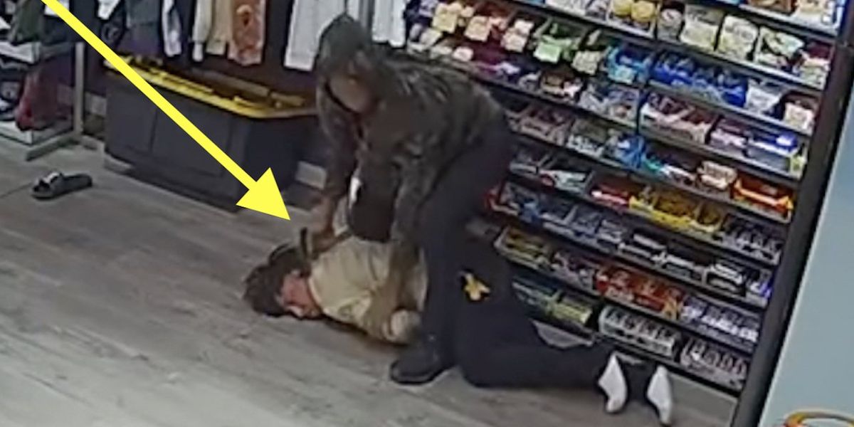 NextImg:Smoke shop worker reportedly shoots crook outside shop after would-be robber tackled him in store, held gun to his head, pointed guns at him while running off