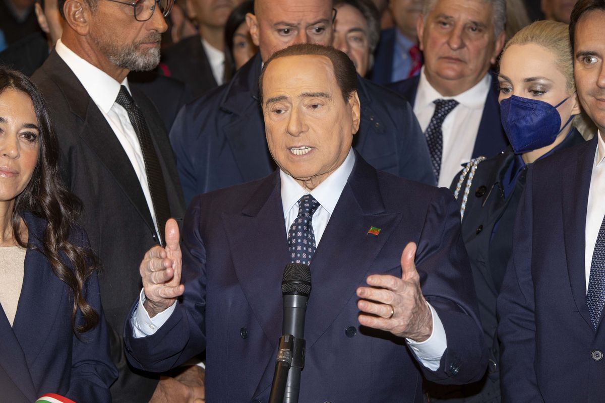 «Il Cav s’è alzato», poi la smentita. Ma ora si sbilancia persino Zangrillo