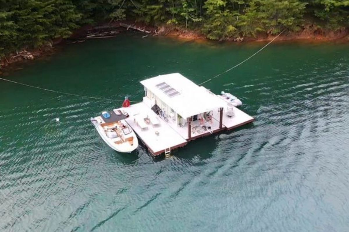 houseboat, floating cabin, tiny homes 