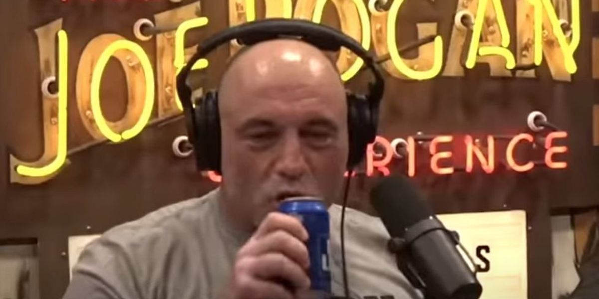 NextImg:Joe Rogan defends Bud Light over transgender spokesperson controversy: 'Why ... do you give a f***?'