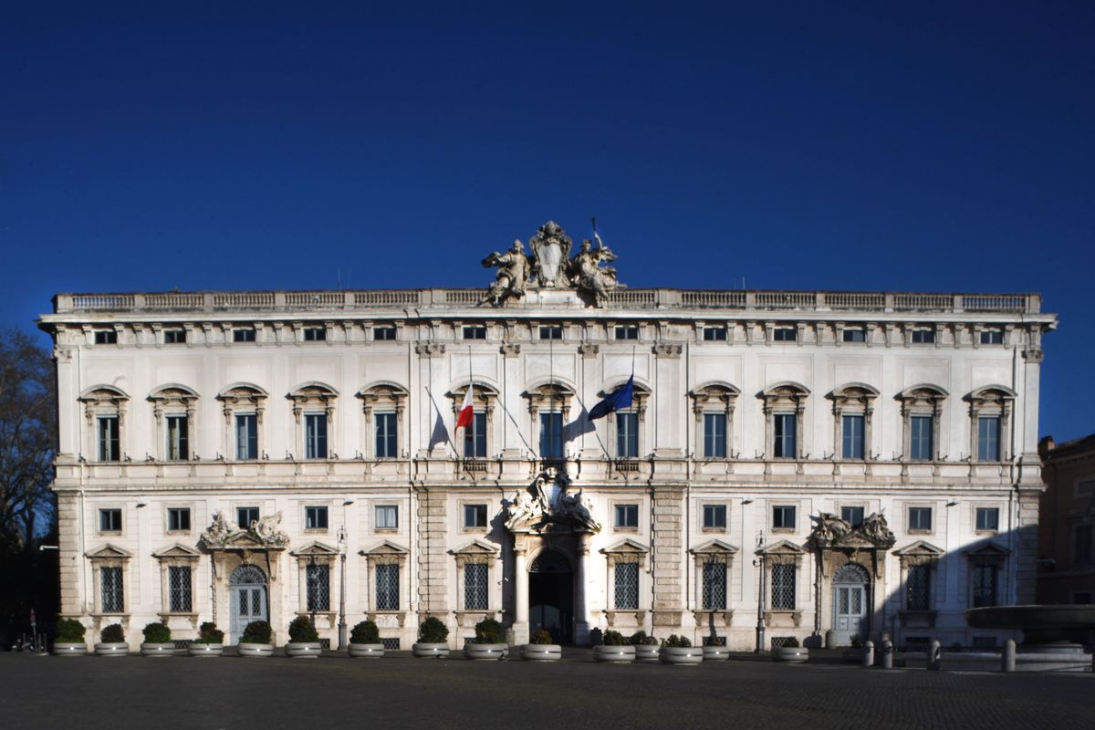 Il golpetto della Consulta: «Le leggi le facciamo noi»