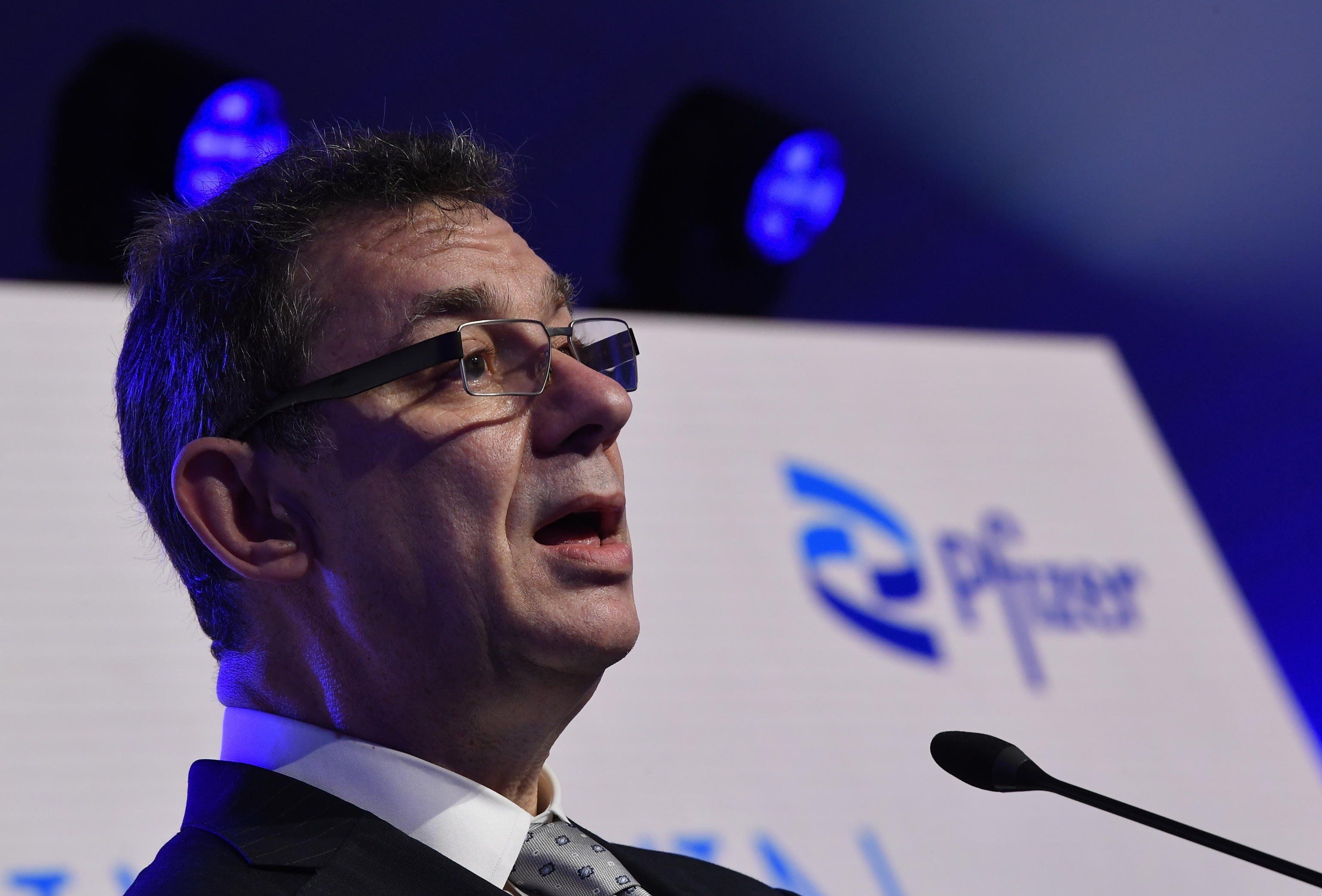 Per indagare sull’acquisto di dosi al Parlamento servono i contratti