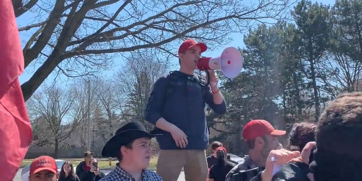 NextImg:High school students reject 'International Day of Pink' and protest drag performance at Toronto-area school, hand out Bibles