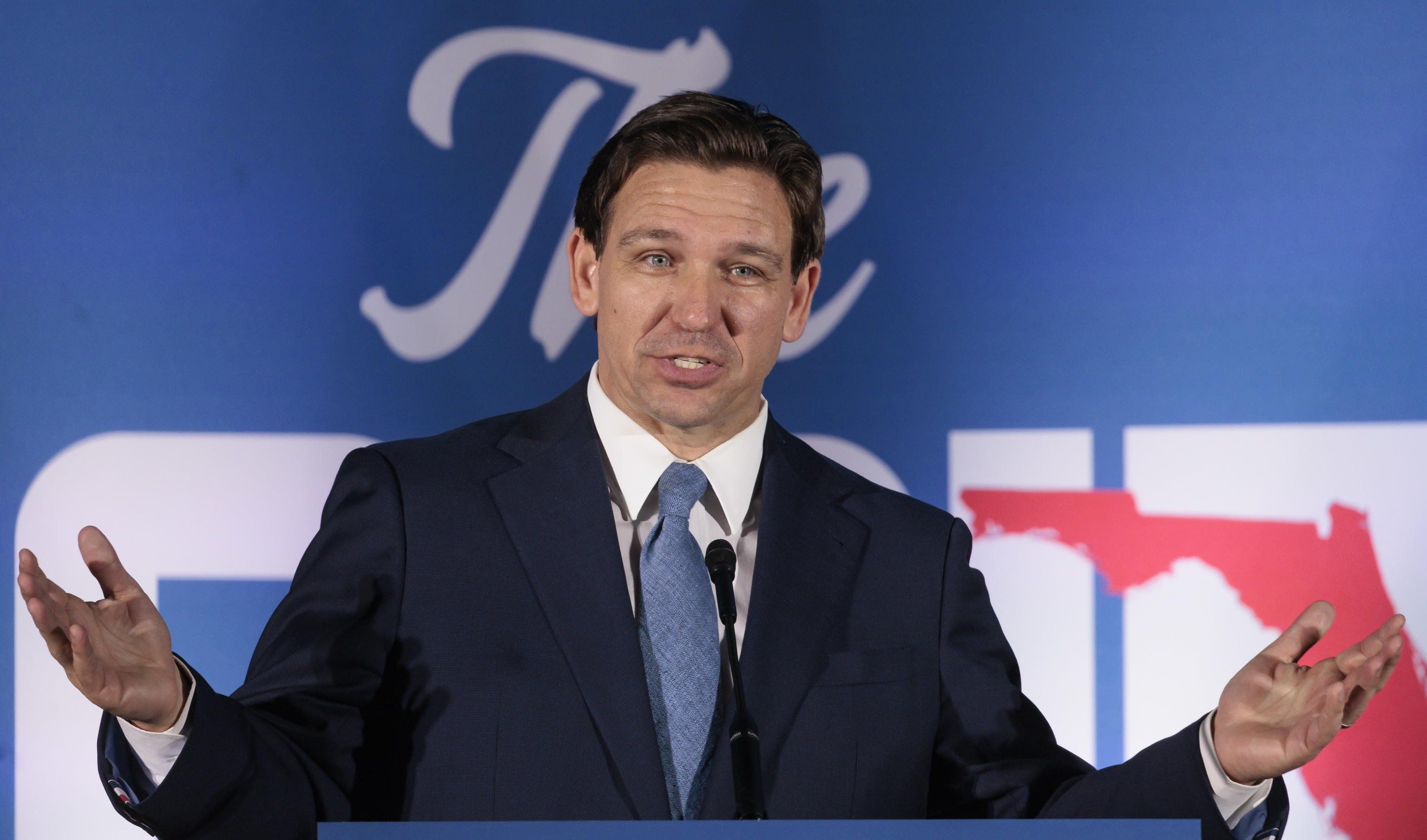 DeSantis vara la stretta sull’aborto: divieto in Florida dopo sei settimane