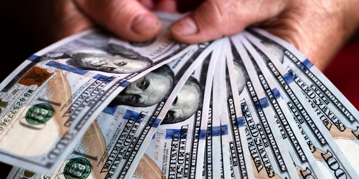 NextImg:Man tosses $100 bills along highway to 'bless' others; family wants the money back