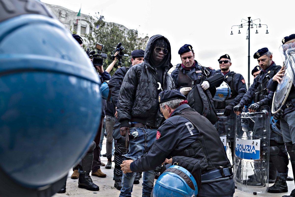 Gli immigrati delinquono di più: è noto da 30 anni