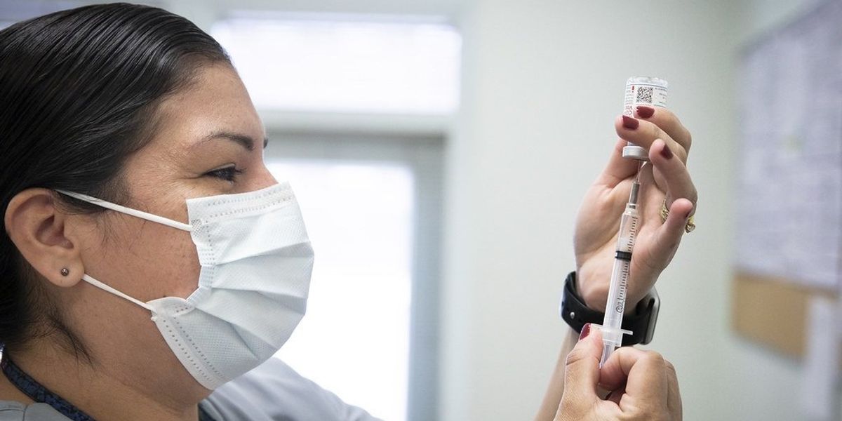 FDA, Bazıları İçin İkinci Bivalent Güçlendirici Atışları, Diğerleri İçin Minik Amerikan Bayraklarını Onayladı