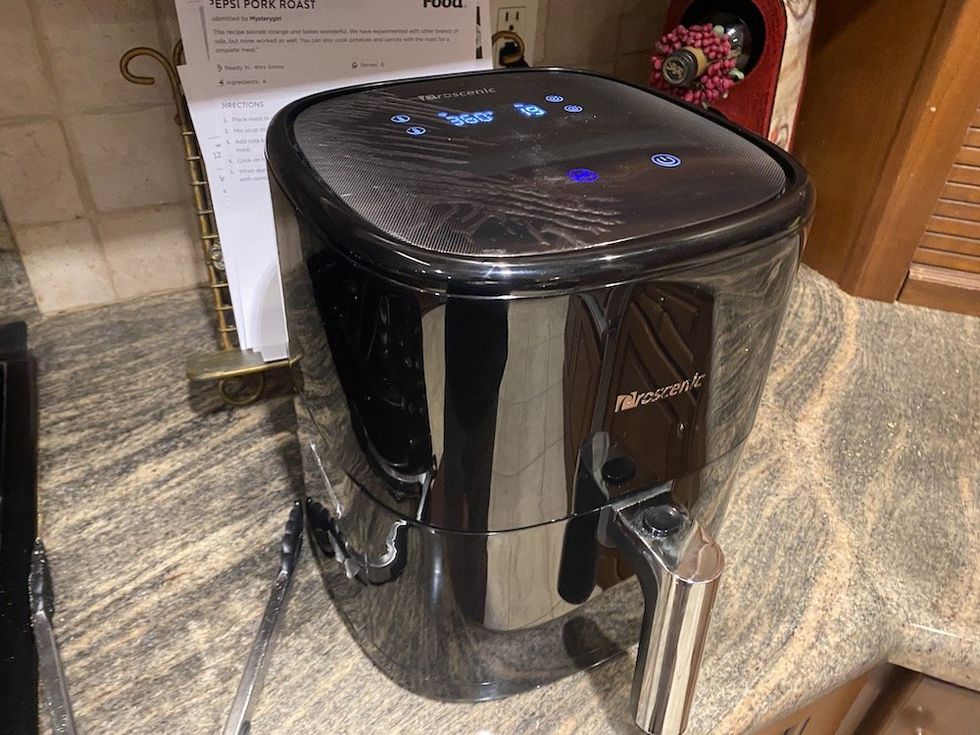 a photo of Proscenic T22 Smart Air Fryer on a countertop cooking