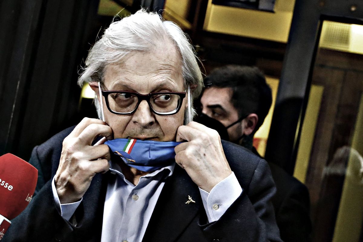 Insulti alla Carfagna per una mascherina: Sgarbi va a processo