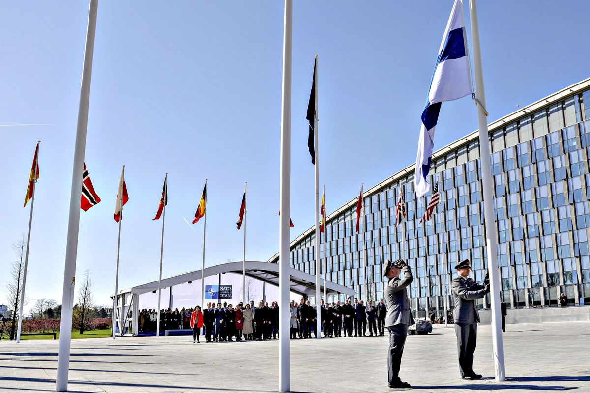 Tappeto rosso Nato alla Finlandia. Mosca già minaccia: «Pronte ritorsioni»