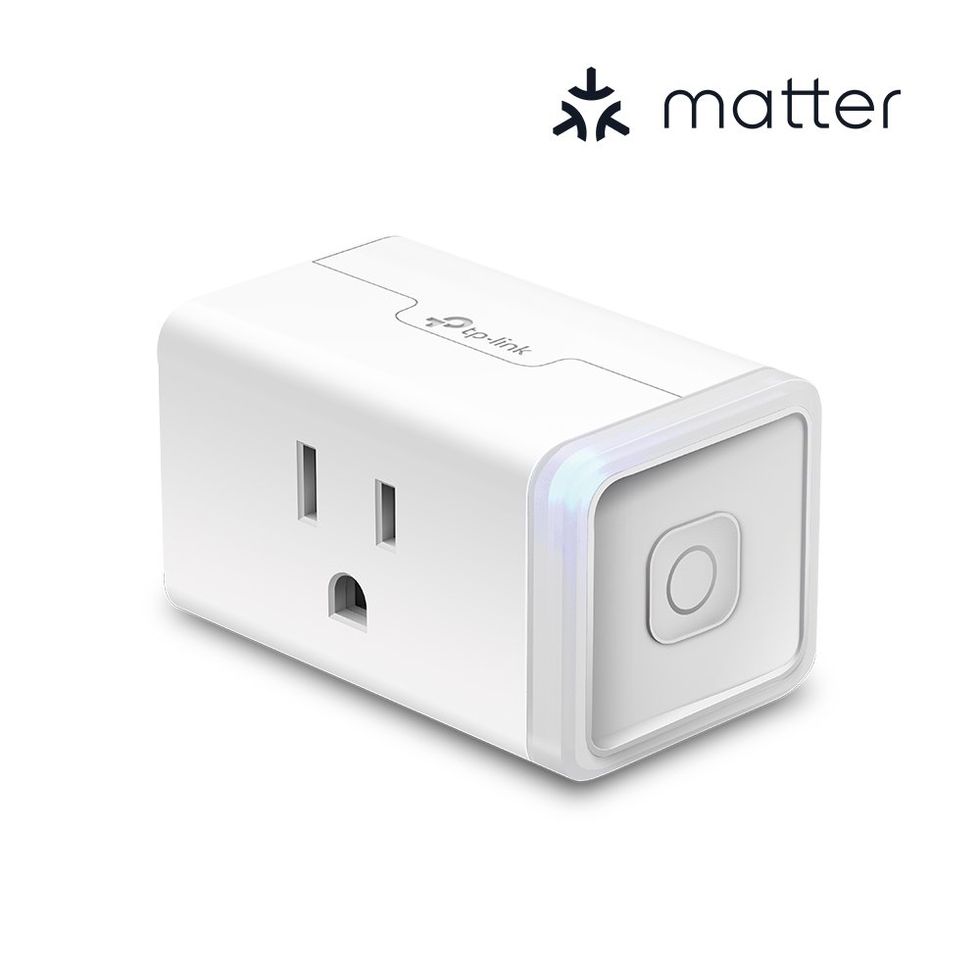 a product shot of the new Kasa Smart plug with Matter Cerfification