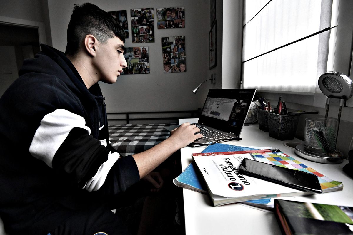 Dopo averli rovinati, commiserano i ragazzi