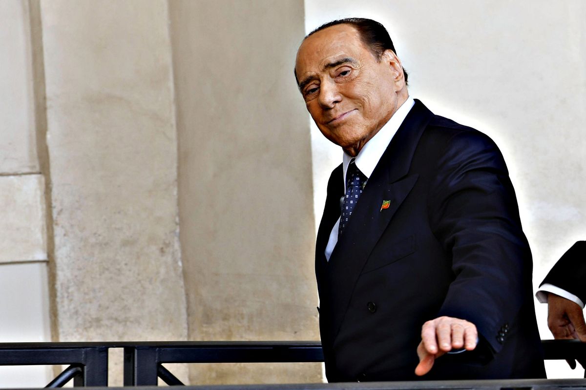 Il Cav ha la leucemia e fa la chemio. La famiglia: «È un leone, migliora»