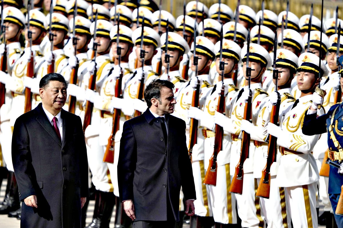 Le gaffe di Macron con Xi infrangono i suoi sogni da statista e pacificatore