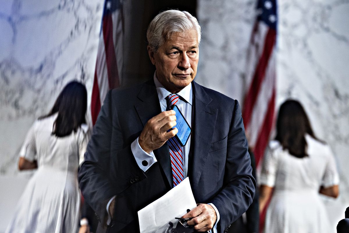 Il capo di JP Morgan vuole requisire terreni privati per le politiche green