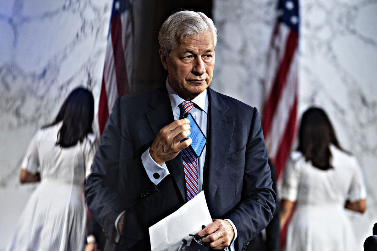 Il capo di JP Morgan vuole requisire terreni privati per le politiche green