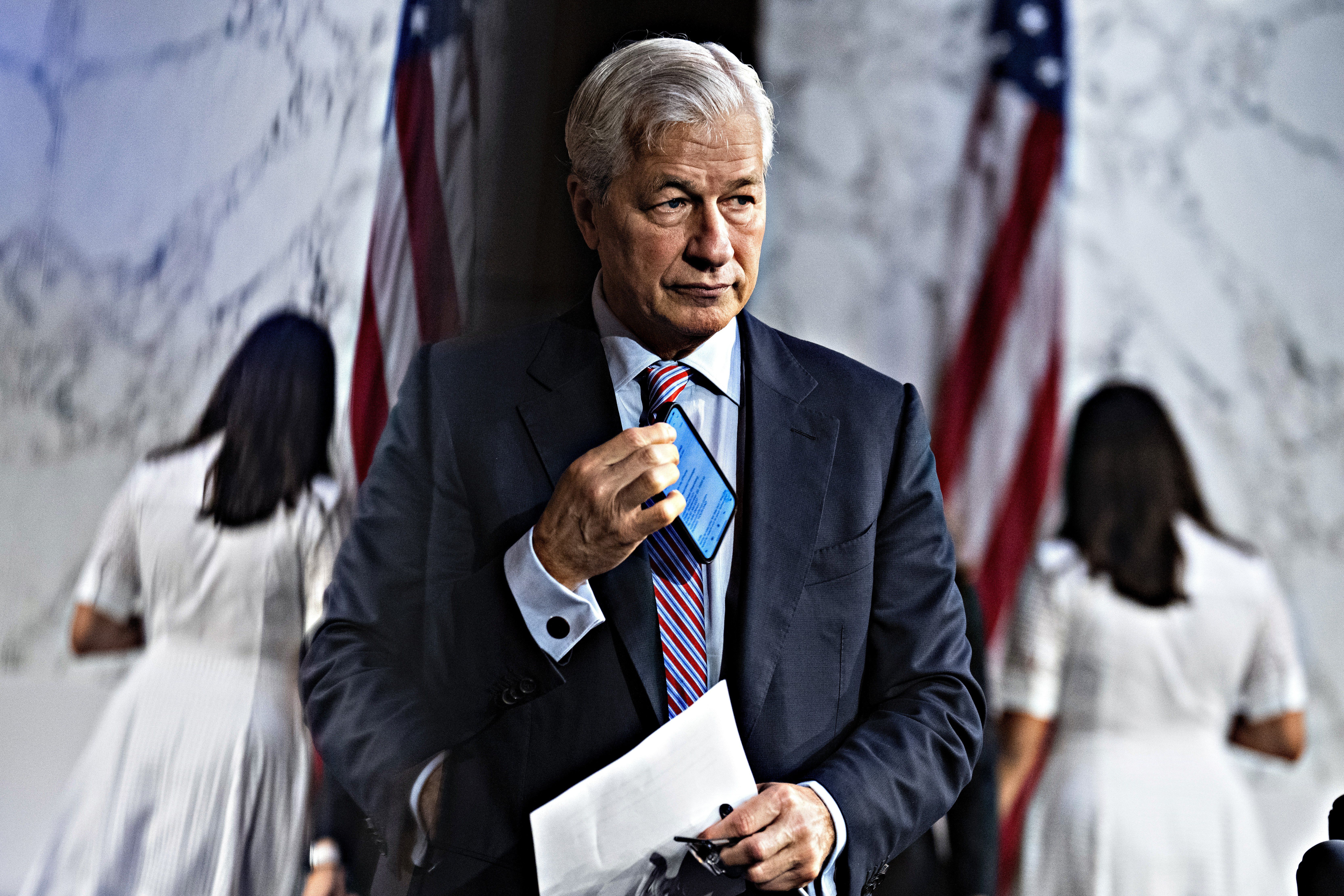 Il capo di JP Morgan vuole requisire terreni privati per le politiche green