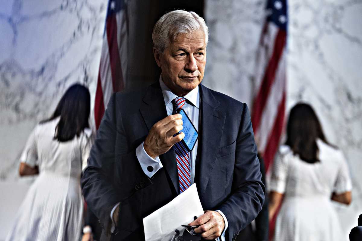 Il capo di JP Morgan vuole requisire terreni privati per le politiche green