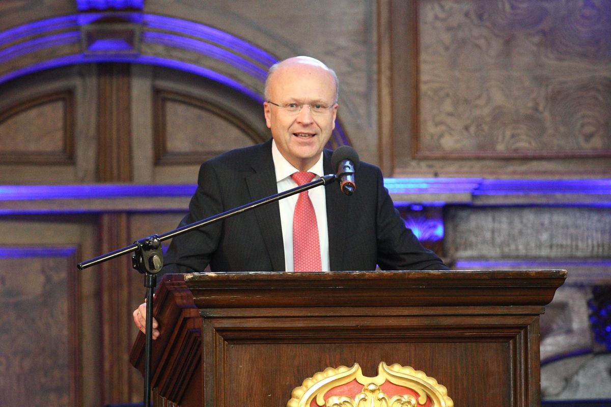 Arruolano l’Ue sull’utero in affitto ma tacciono sull’Italia che se ne va