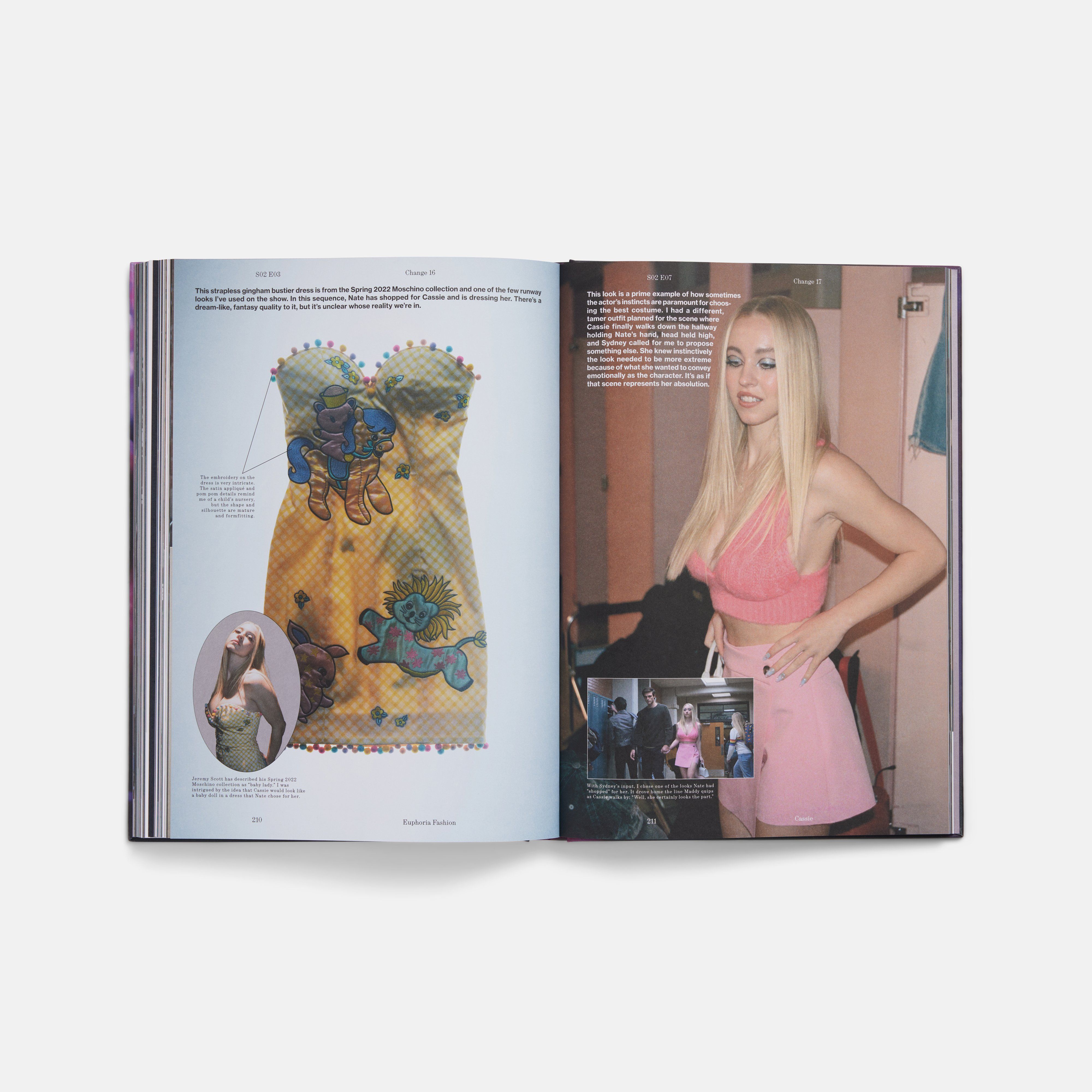 A24公式　Euphoria Fashion book Heidi Bivens Euphoria Fashion: Bivens, Heidi: 9781737245971: Amazon.com