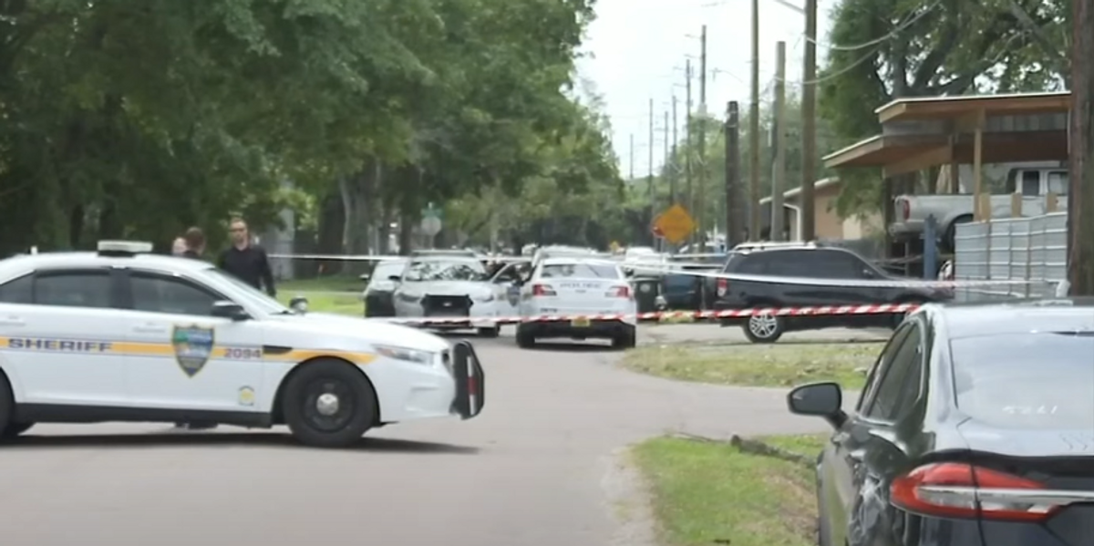 NextImg:Florida man robs auto repair shop, carjacks getaway vehicle only to find out car doesn't work, owner shoots thief as he fled on foot