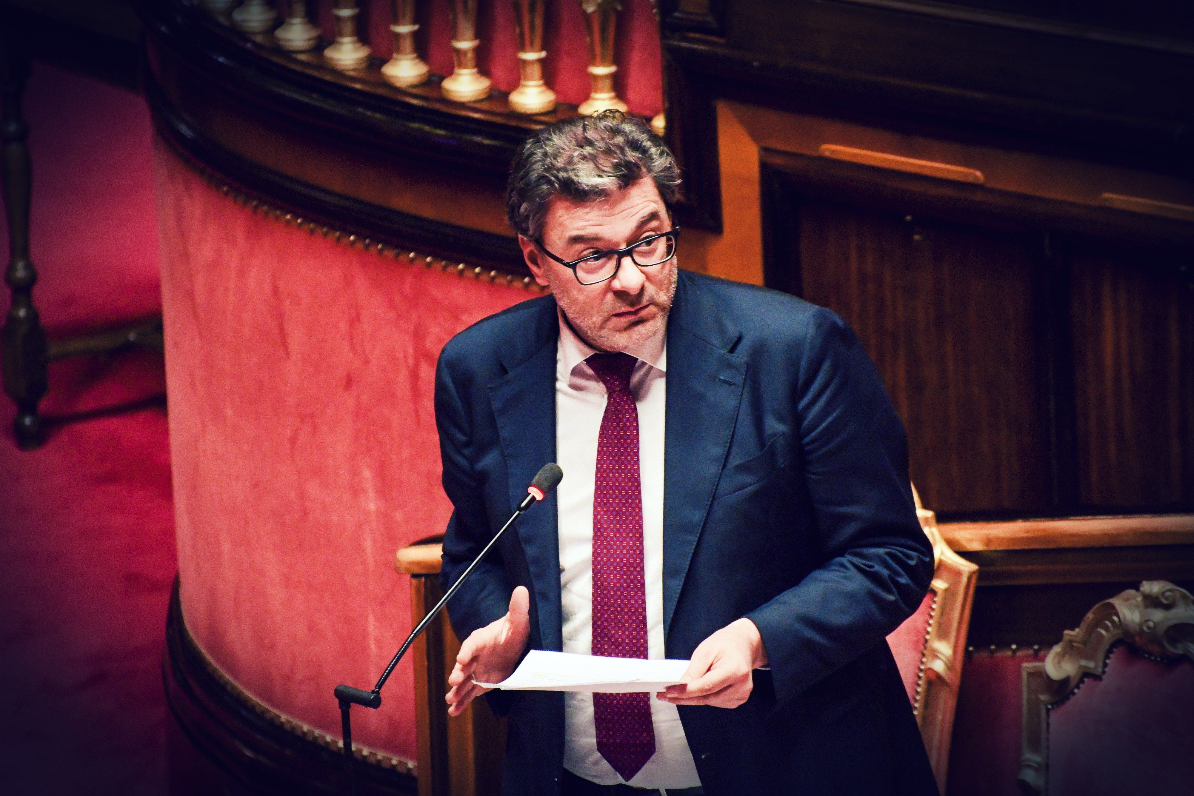 L’Ue pretende almeno 7 miliardi di tagli. Il Pnrr nel calderone