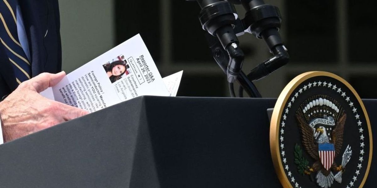 NextImg:Crafty photographer catches Biden's cheat sheet showing advance knowledge of reporter's question