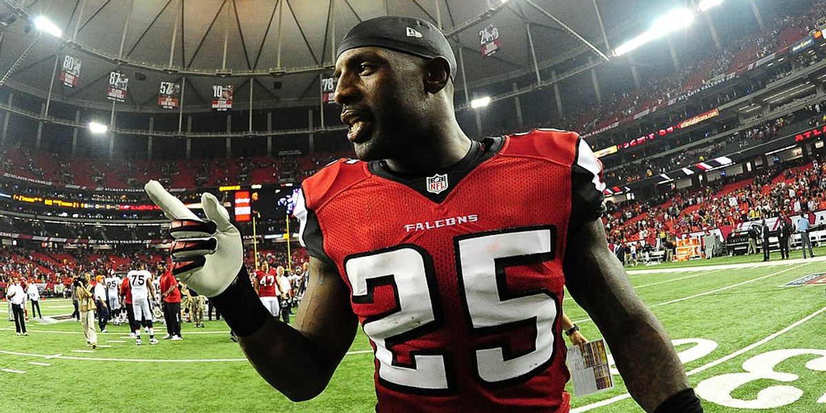 NextImg:Ex-NFL player allegedly shoots at woman's car because his child got slapped