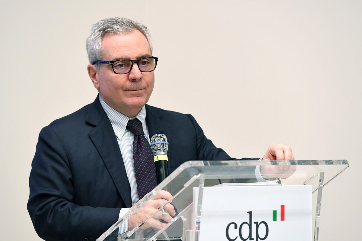 Intanto le emissioni in dollari volano